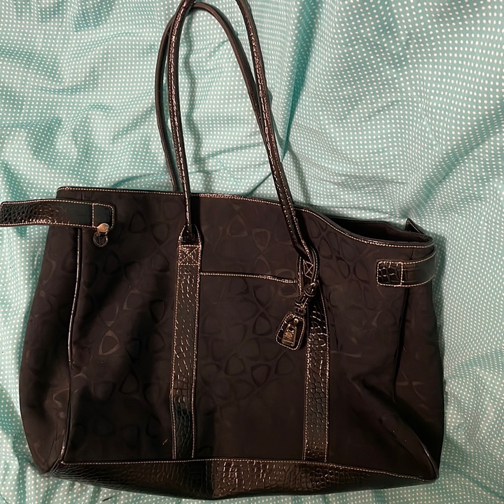 Liz Claiborne tote extract larger brand new
